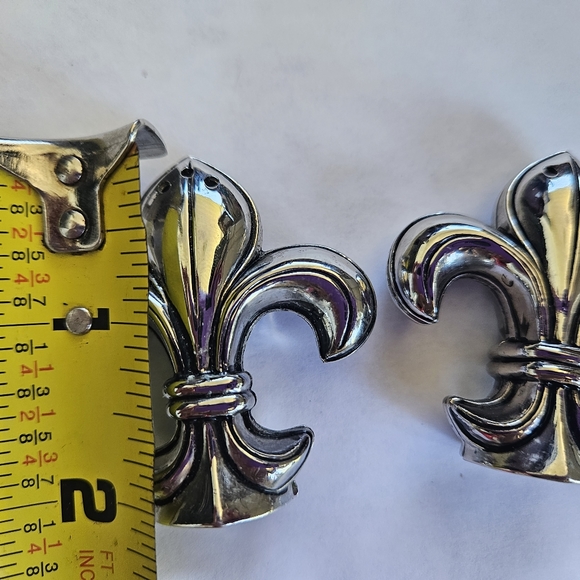 Salt and Pepper Shakers Vintage Mini Fleur-de-lis - Picture 6 of 6
